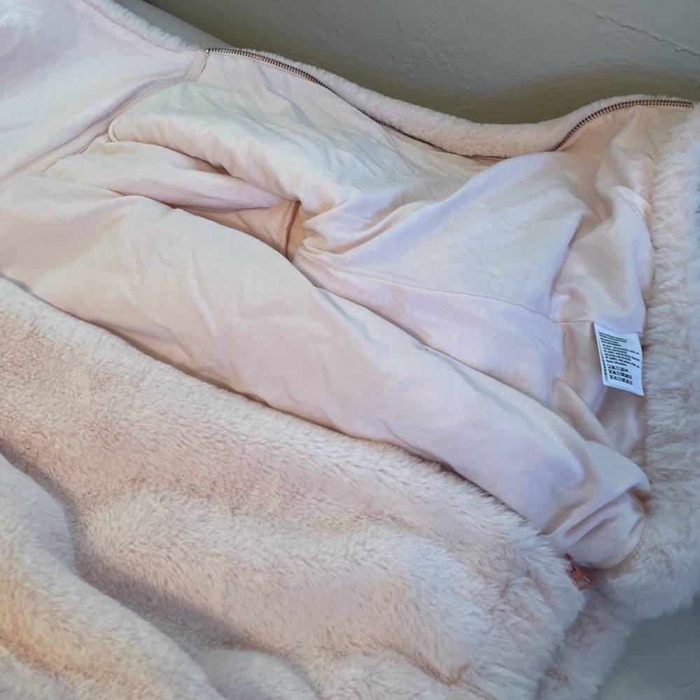 Fuzzy jacket - Picture 3 of 4